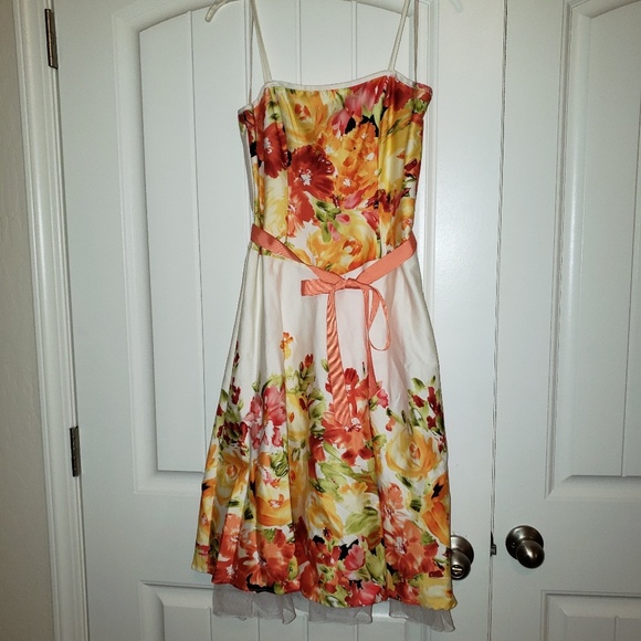 Dress - Picture 1 of 4